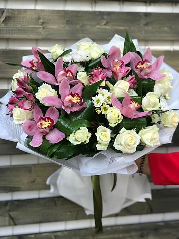 Букет цветов из: Розы и Хризантемы в Тобольске