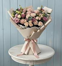 Букет цветов из:  Розы и Лизиантусы в Тобольске