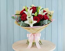 Букет цветов из:  Лилии и Розы в Тобольске