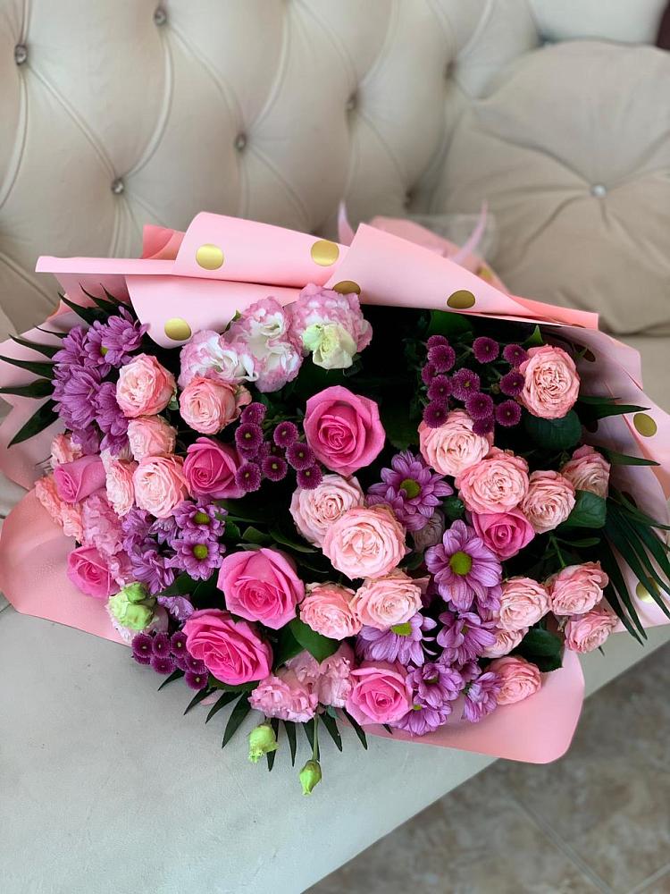 Букет цветов из: Хризантемы, Розы и Лизиантусы в Тобольске