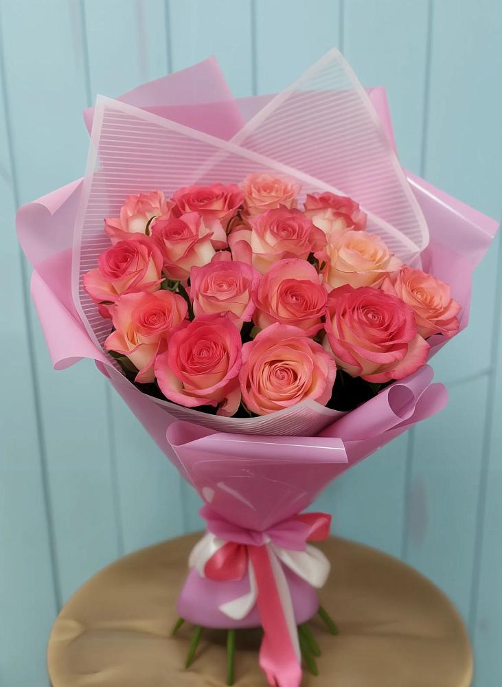 Букет 15 Розовых роз Равель в Тобольске
