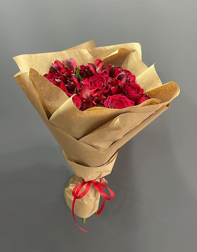 Букет цветов из: Альстромерии и Розы в Тобольске