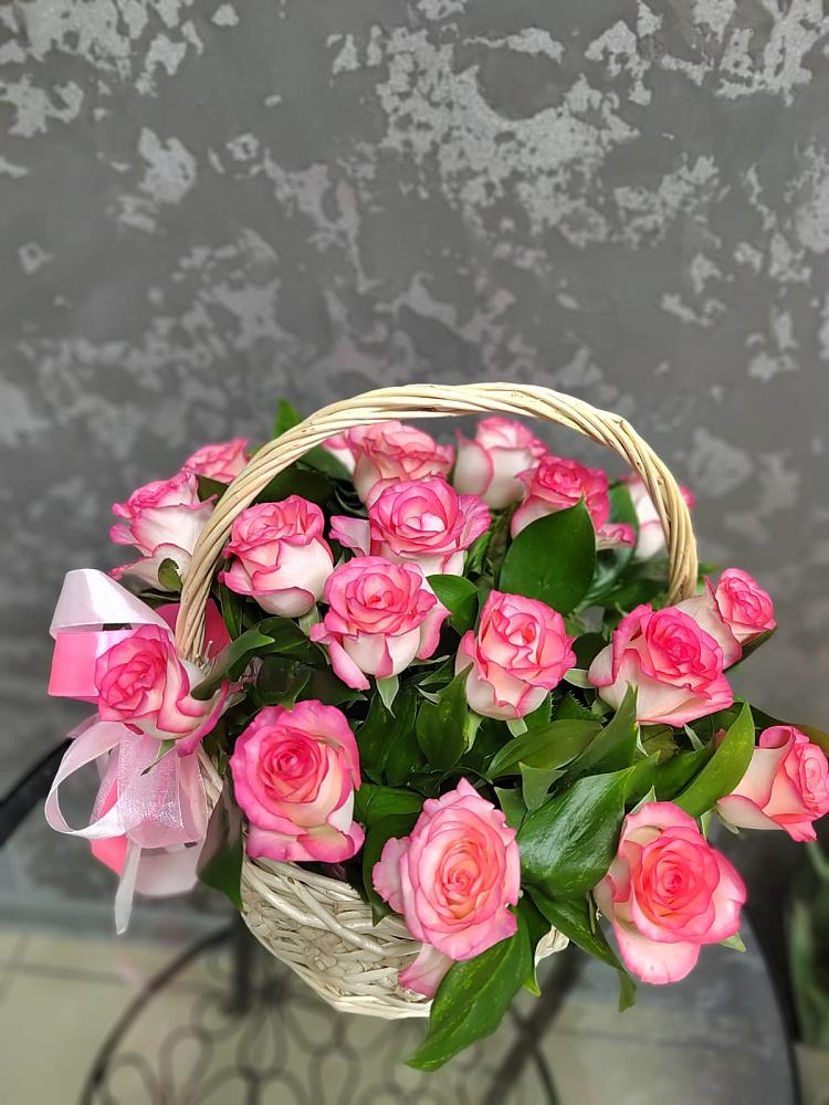 Цветочная композиция из Розы в корзине в Тобольске
