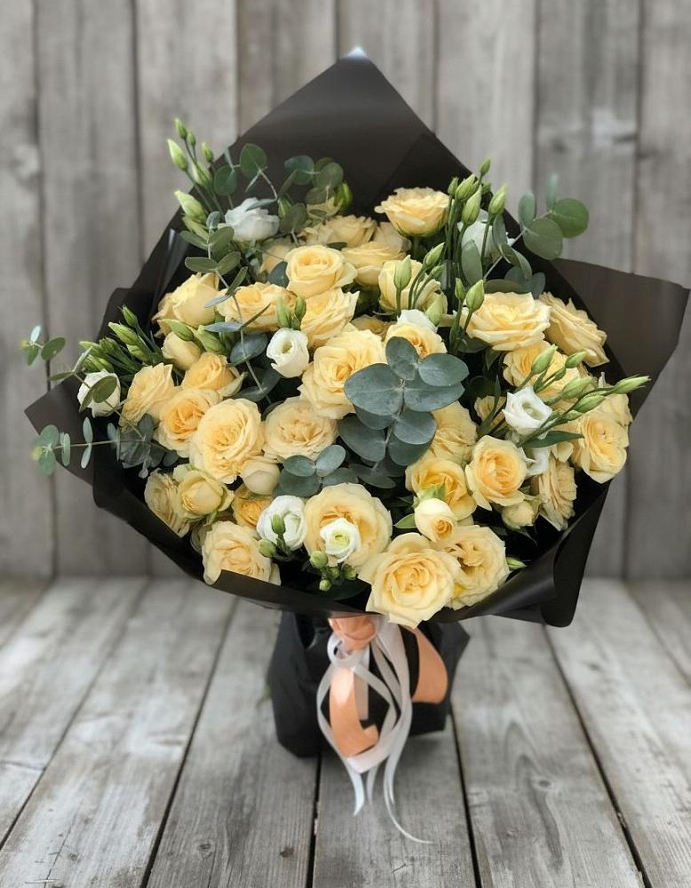 Букет цветов из: Розы и Лизиантусы в Тобольске