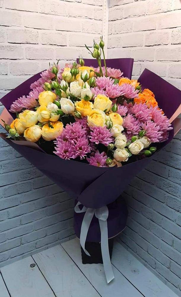 Букет цветов из: Хризантемы и Розы в Тобольске