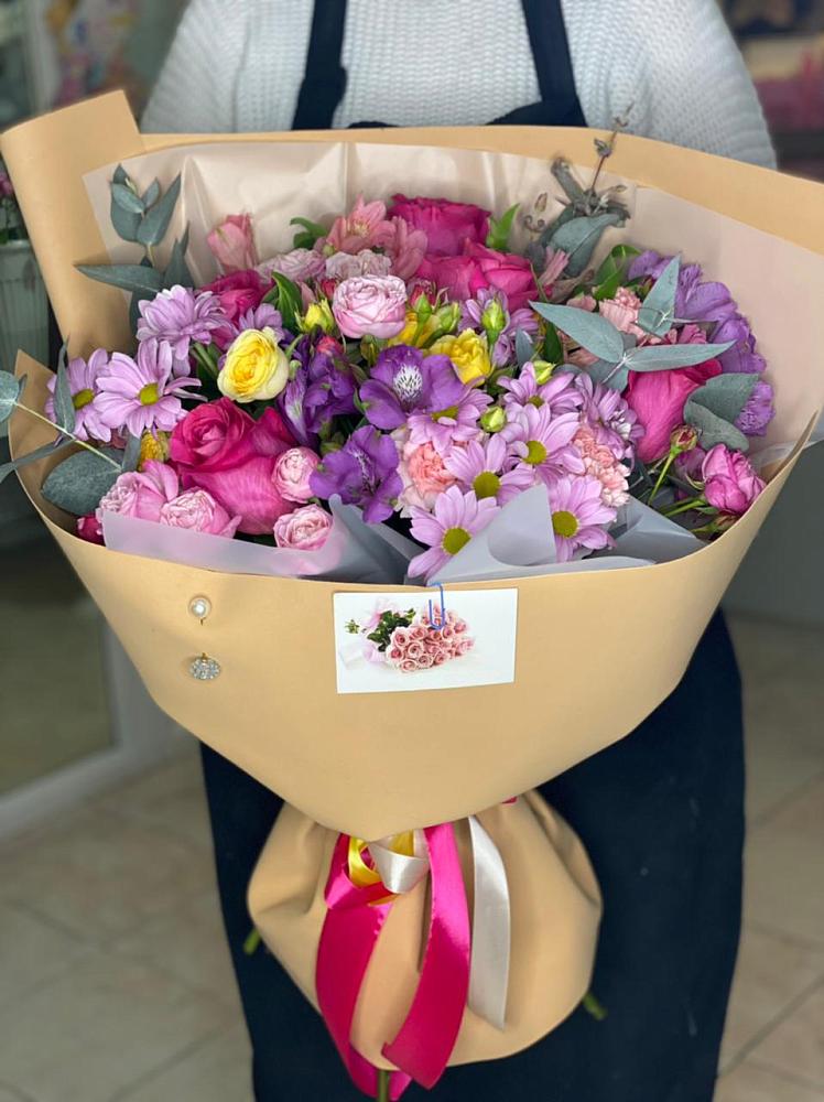 Букет цветов из: Хризантемы, Гвоздики и Альстромерии в Тобольске