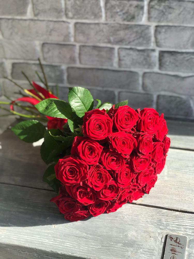 Букет Красные розы Фридом в Тобольске