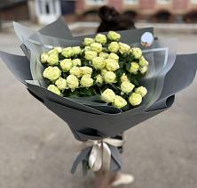 Букет Белые кустовые розы Солинеро в Тобольске