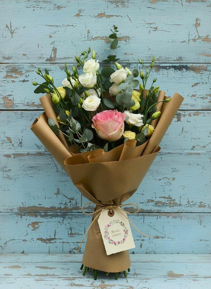 Букет цветов из: Розы и Лизиантусы в Тобольске