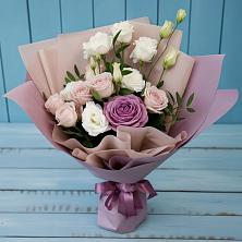 Букет цветов из:  Розы и Лизиантусы в Тобольске