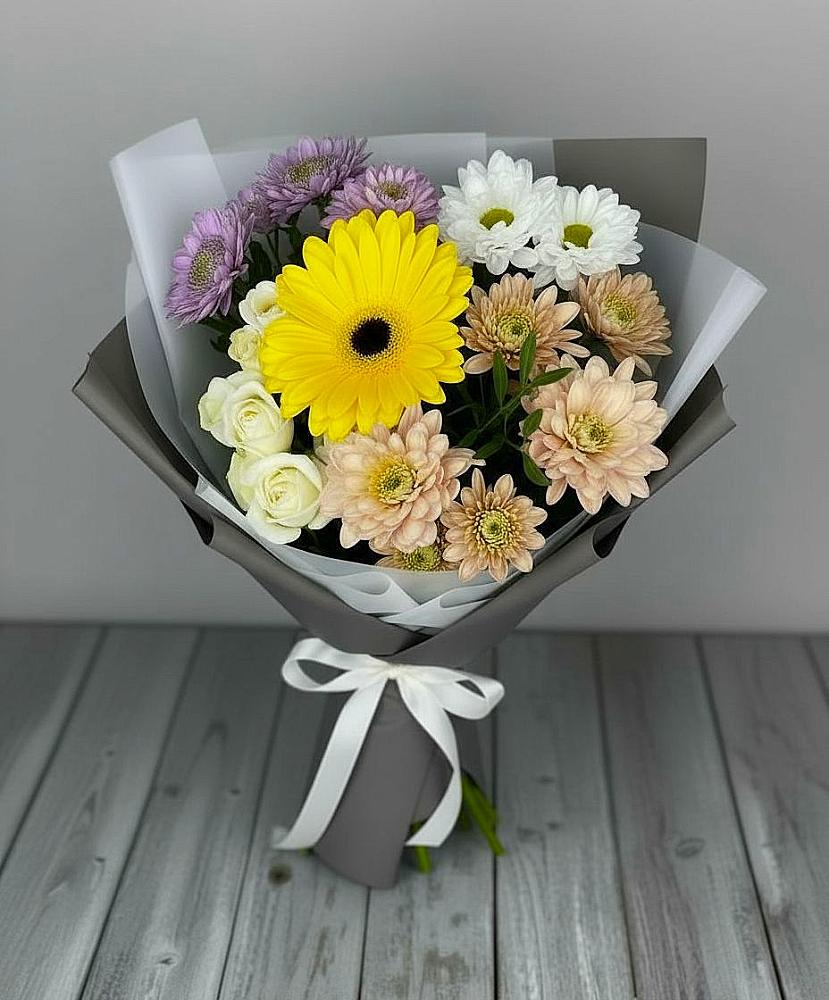 Букет цветов из: Розы, Герберы и Хризантемы в Тобольске