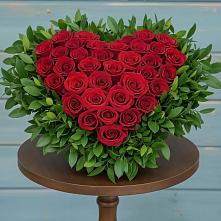 Цветочная композиция из Розы в виде сердца в Тобольске