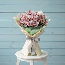 Букет цветов из:  Орхидеи и Розы в Тобольске