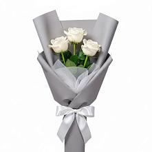 Букет 3 белые розы в Тобольске