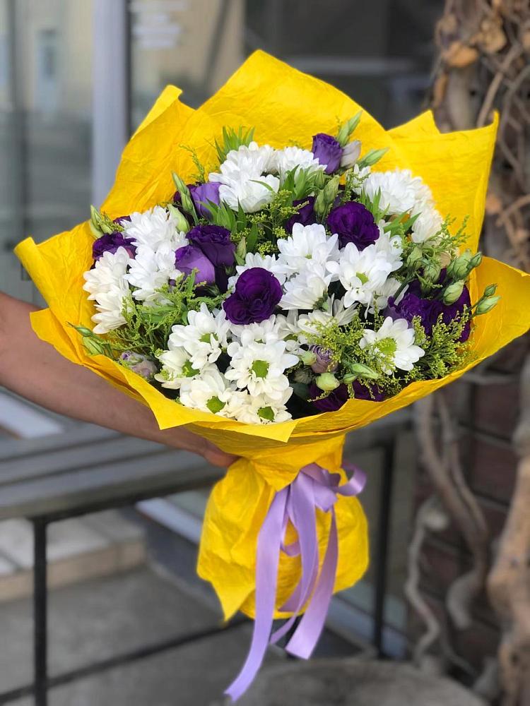 Букет цветов из: Ирисы, Хризантемы и Ромашки в Тобольске