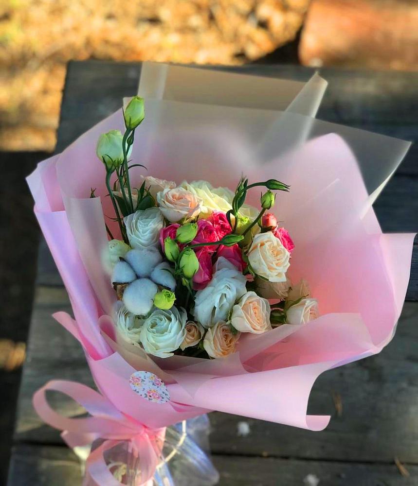 Букет цветов из: Розы и Лизиантусы в Тобольске