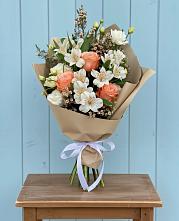 Букет цветов из:  Альстромерии, Лизиантусы, Розы и Хризантемы #REPLACE_PRED# Тобольске