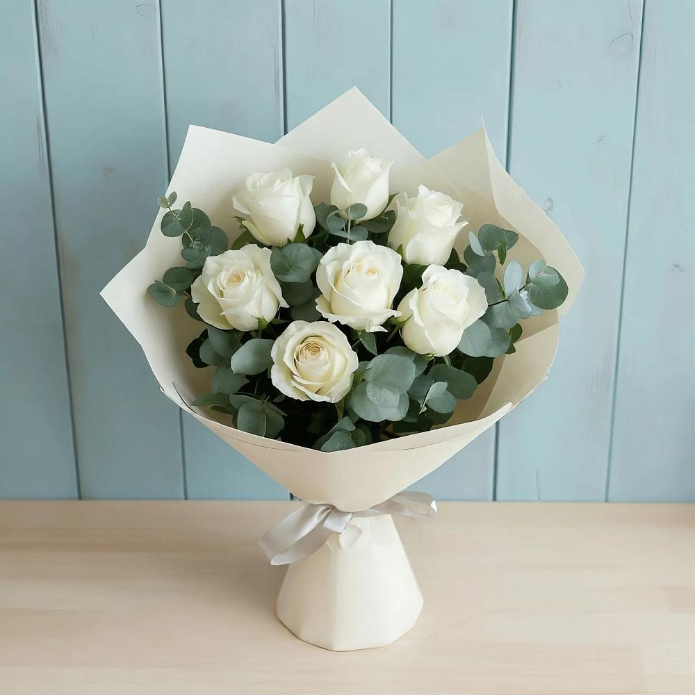 Букет Белые розы в Эвкалипте в Тобольске