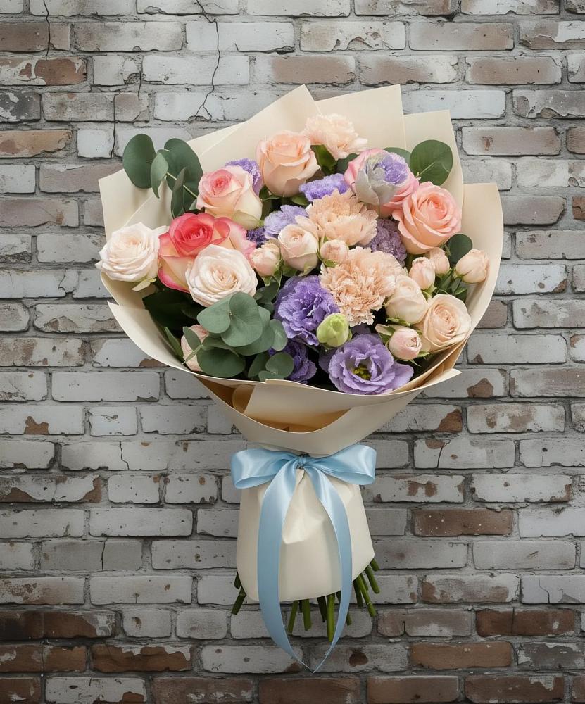 Букет цветов из: Розы, Лизиантусы и Гвоздики в Тобольске