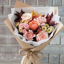 Букет цветов из:  Гвоздики, Хризантемы и Розы в Тобольске