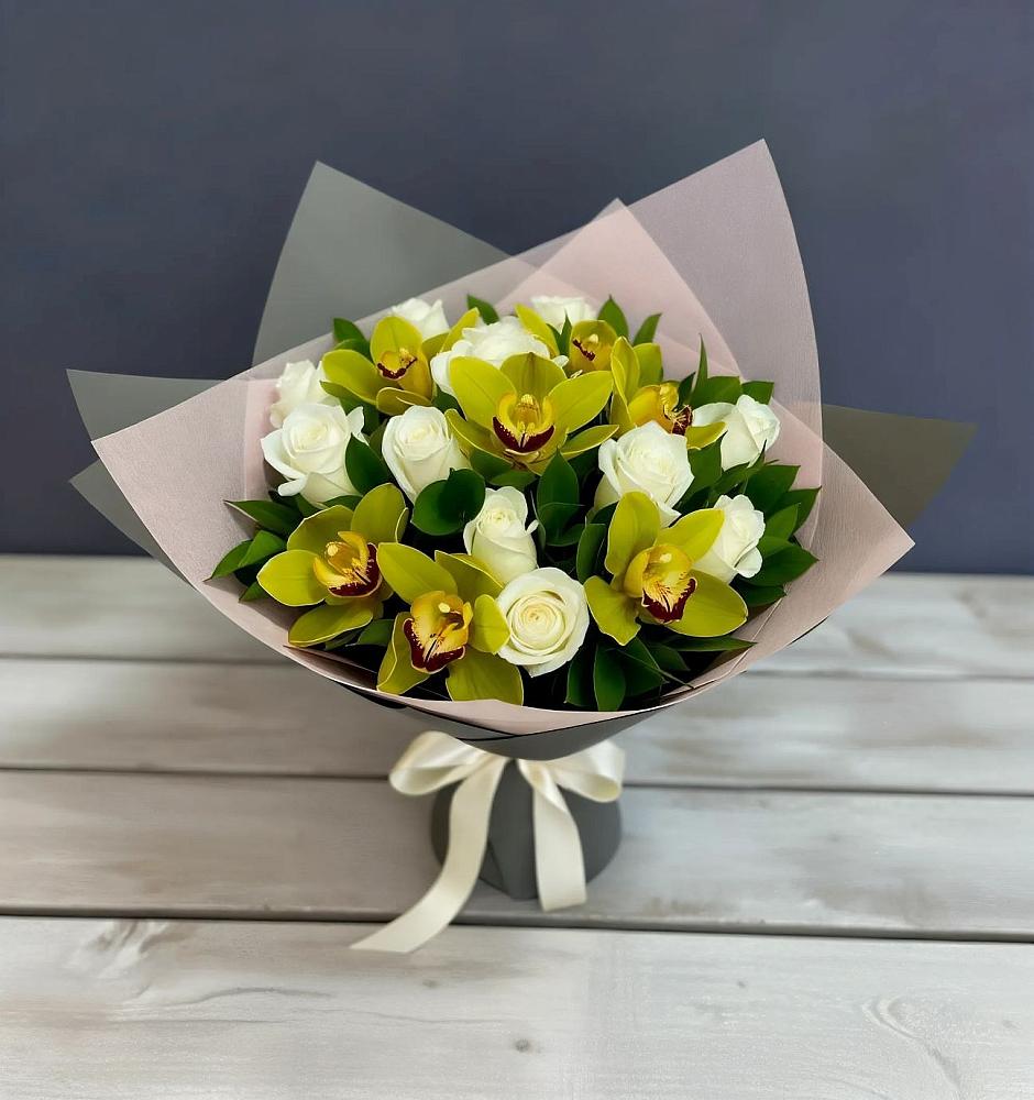 Букет цветов из: Орхидеи и Розы в Тобольске