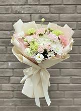Букет цветов из:  Гвоздики, Розы, Лизиантусы и Хризантемы в Тобольске