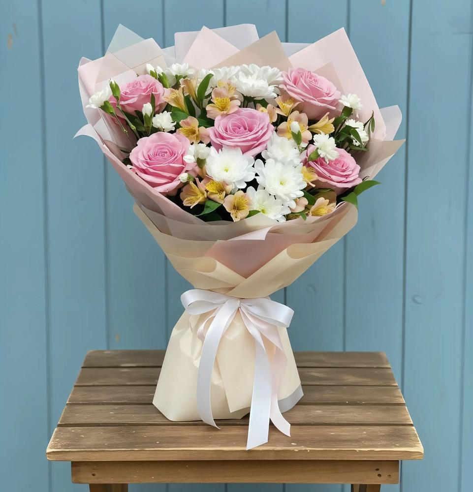 Букет цветов из: Гвоздики, Орхидеи и Розы в Тобольске