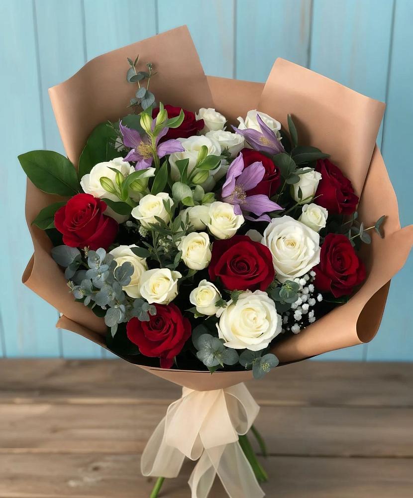 Букет цветов из: Розы и Альстромерии в Тобольске