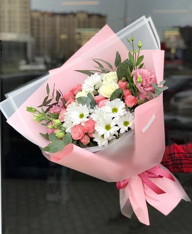 Букет цветов из: Розы, Лизиантусы и Хризантемы в Тобольске