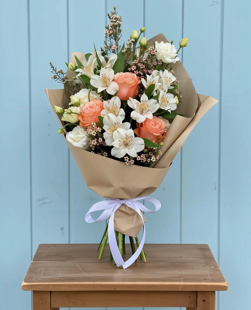 Букет цветов из: Альстромерии, Лизиантусы, Розы и Хризантемы в Тобольске