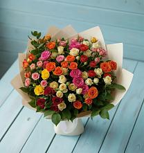 Букет Микс из разноцветных кустовых роз в Тобольске
