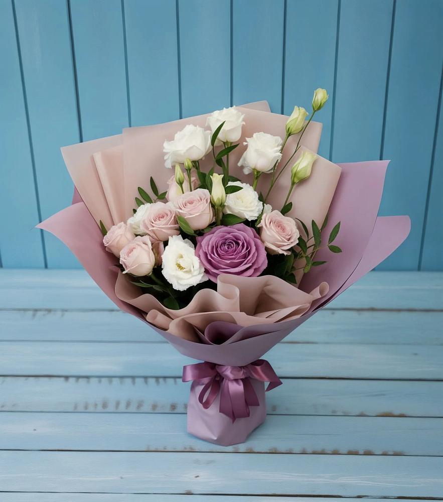 Букет цветов из: Розы и Лизиантусы в Тобольске